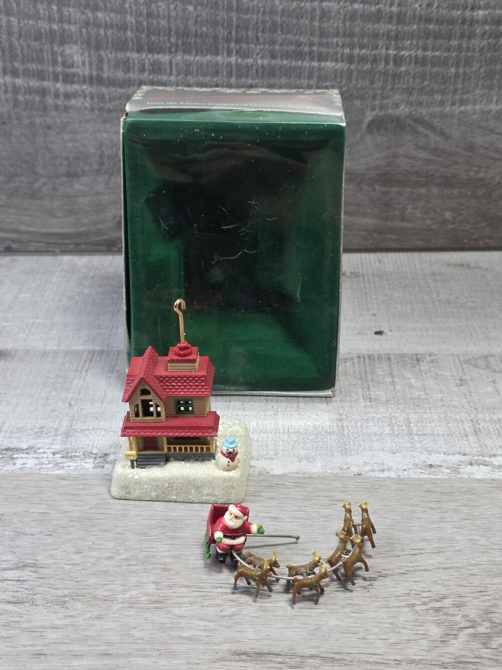 Enesco "Up On The Housetop" 1984 Christmas Ornament FOR REPAIR or PARTS g44